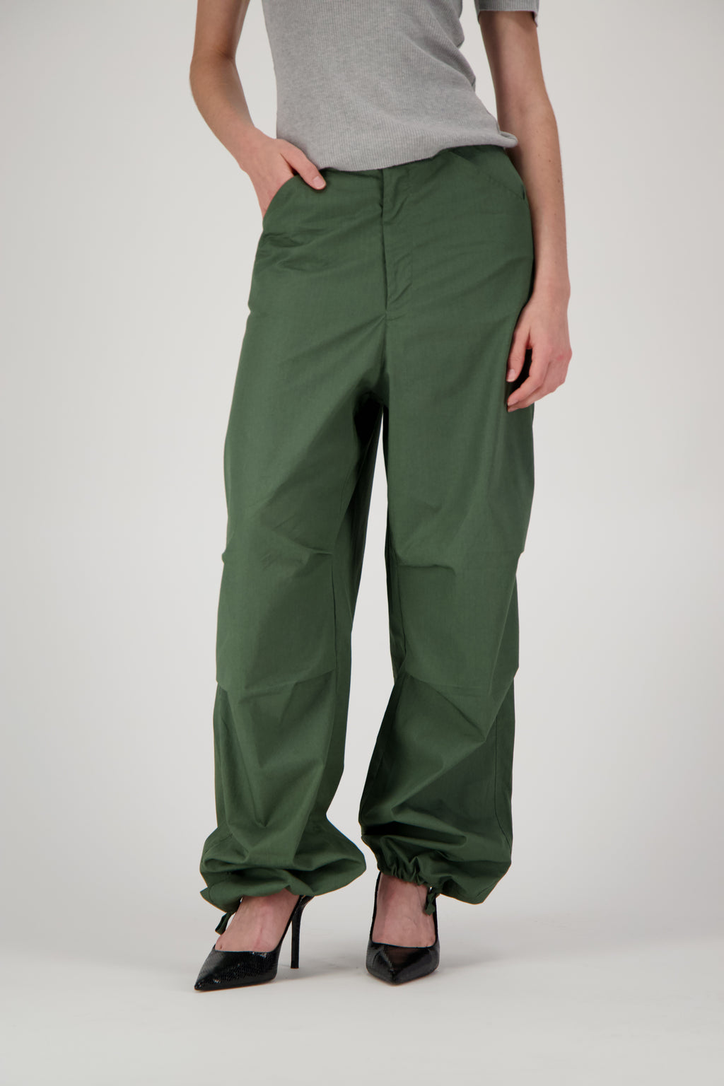 THE PARACHUTE PANT