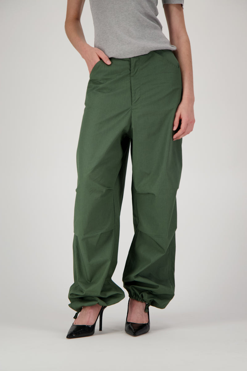 THE PARACHUTE PANT